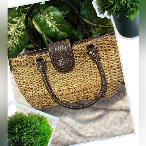 Brown and tan Straw shoulder bag w brown straps and magnetic closure. Center zip - Picture 1 of 16